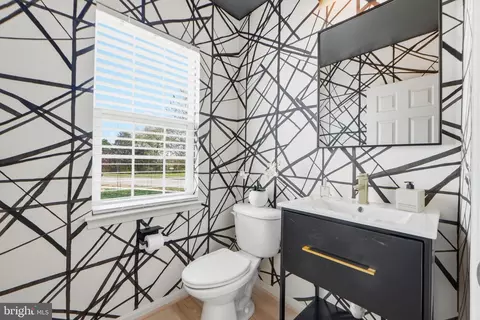 Entry Way - 22320 Lost Branch Cir, Ashburn, VA 20148 photo 4 of 10