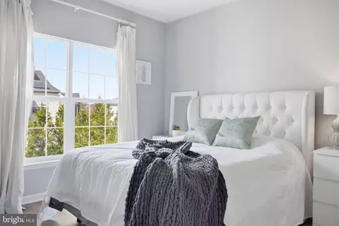 Bedroom - 22320 Lost Branch Cir, Ashburn, VA 20148 photo 6 of 9