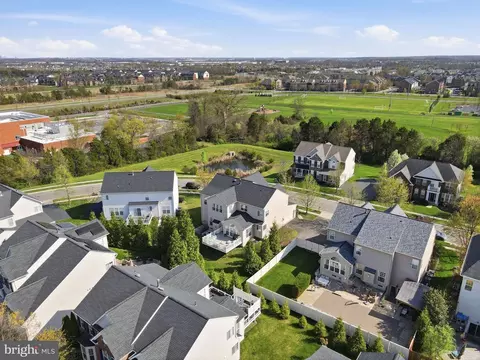 View/Area - 22320 Lost Branch Cir, Ashburn, VA 20148 photo 2 of 3