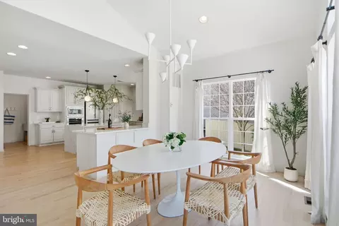 Dining - 22320 Lost Branch Cir, Ashburn, VA 20148 photo 6 of 6