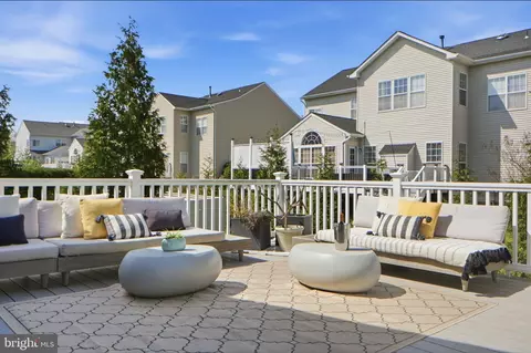 Exterior - 22320 Lost Branch Cir, Ashburn, VA 20148 photo 5 of 7
