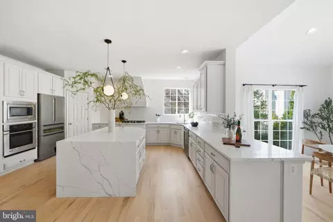 Kitchen - 22320 Lost Branch Cir, Ashburn, VA 20148 photo 4 of 6
