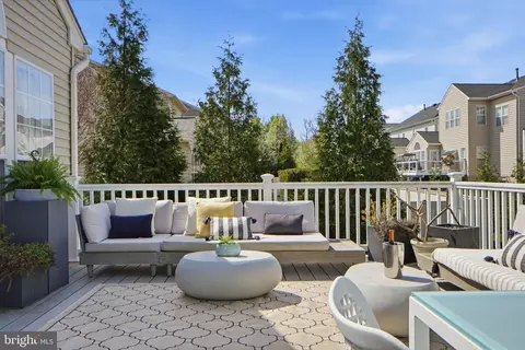 Exterior - 22320 Lost Branch Cir, Ashburn, VA 20148 photo 3 of 7
