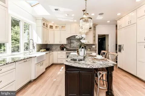 Kitchen - 19854 Annenberg Dr, Ashburn, VA 20147 photo 2 of 8