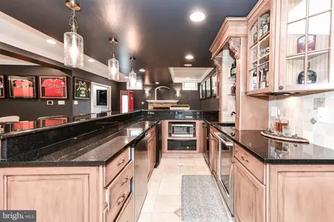 Kitchen - 19854 Annenberg Dr, Ashburn, VA 20147 photo 8 of 8