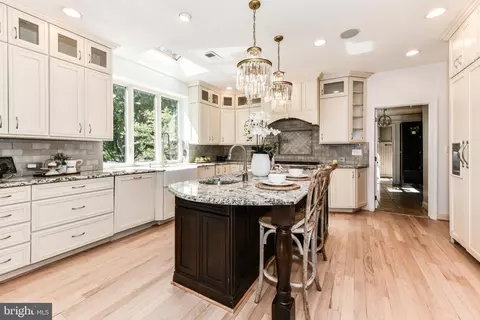 Kitchen - 19854 Annenberg Dr, Ashburn, VA 20147 photo 6 of 8