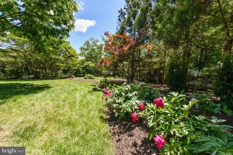 Exterior - 19854 Annenberg Dr, Ashburn, VA 20147 photo 7 of 20