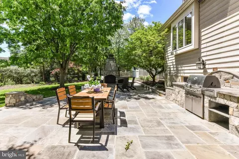 Exterior - 19854 Annenberg Dr, Ashburn, VA 20147 photo 3 of 20