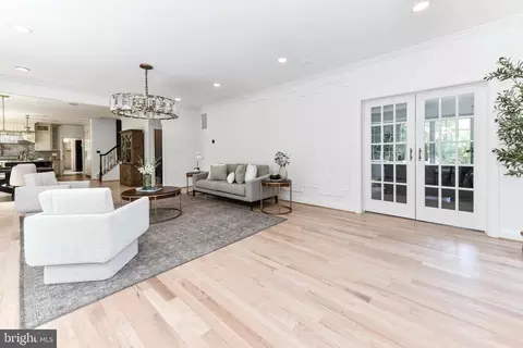 Living - 19854 Annenberg Dr, Ashburn, VA 20147 photo 5 of 7