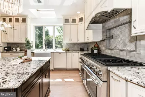 Kitchen - 19854 Annenberg Dr, Ashburn, VA 20147 photo 1 of 8