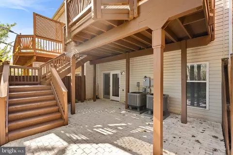 Exterior - 21555 Trowbridge Sq, Ashburn, VA 20147 photo 7 of 14