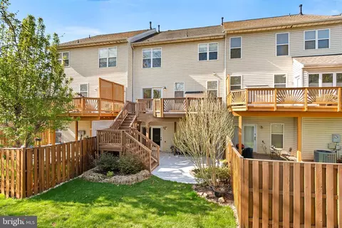 Exterior - 21555 Trowbridge Sq, Ashburn, VA 20147 photo 5 of 14