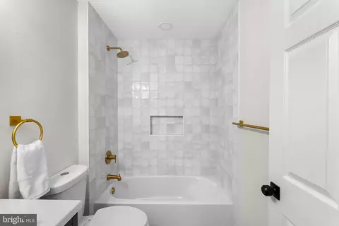 Bath - 21555 Trowbridge Sq, Ashburn, VA 20147 photo 8 of 8
