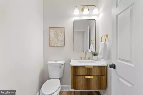 Bath - 21555 Trowbridge Sq, Ashburn, VA 20147 photo 1 of 8