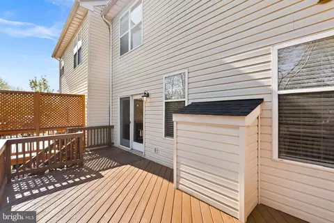 Exterior - 21555 Trowbridge Sq, Ashburn, VA 20147 photo 11 of 14