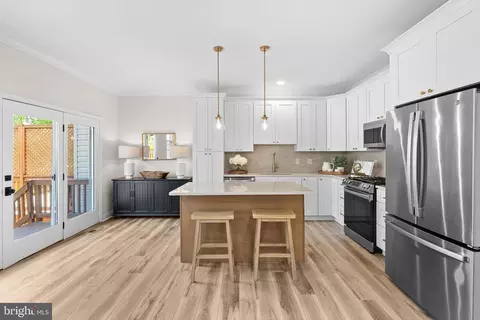 Kitchen - 21555 Trowbridge Sq, Ashburn, VA 20147 photo 4 of 4