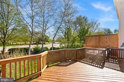 Exterior - 21555 Trowbridge Sq, Ashburn, VA 20147 photo 10 of 14