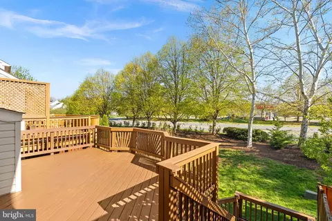 Exterior - 21555 Trowbridge Sq, Ashburn, VA 20147 photo 9 of 14