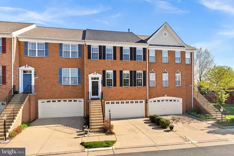 Exterior - 21555 Trowbridge Sq, Ashburn, VA 20147 photo 13 of 14