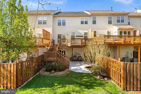 Exterior - 21555 Trowbridge Sq, Ashburn, VA 20147 photo 4 of 14