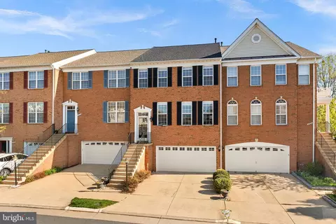 Exterior - 21555 Trowbridge Sq, Ashburn, VA 20147 photo 12 of 14