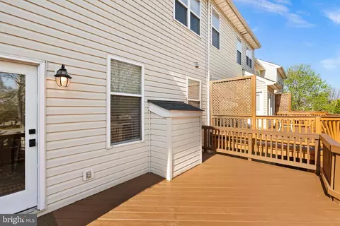 Exterior - 21555 Trowbridge Sq, Ashburn, VA 20147 photo 3 of 14