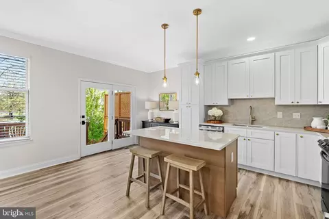 Kitchen - 21555 Trowbridge Sq, Ashburn, VA 20147 photo 2 of 4