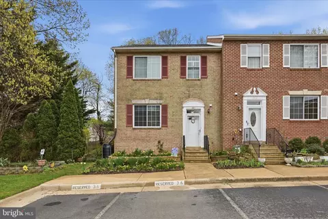 221 Beacon Dr, Sterling, VA 20164