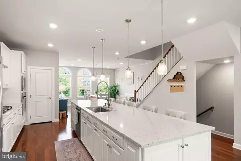 Entry Way - 22286 Foundation Dr, Ashburn, VA 20148 photo 5 of 7