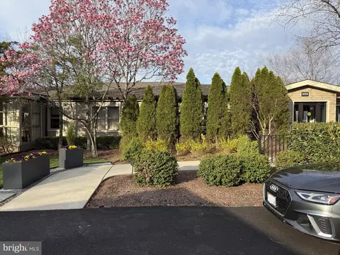 19400 Lansdowne Woods Blvd #101, Leesburg, VA 20176