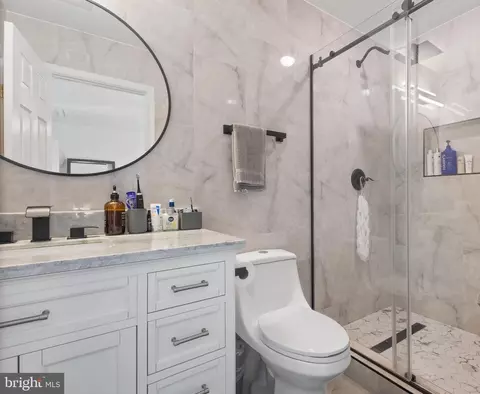 Bath - 22579 Forest Manor Dr, Ashburn, VA 20148 photo 3 of 4