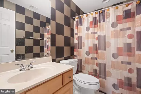 Bath - 22579 Forest Manor Dr, Ashburn, VA 20148 photo 4 of 4