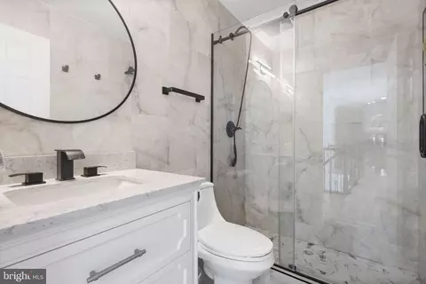 Bath - 22579 Forest Manor Dr, Ashburn, VA 20148 photo 2 of 4