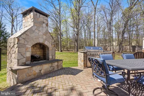 Exterior - 22579 Forest Manor Dr, Ashburn, VA 20148 photo 6 of 11