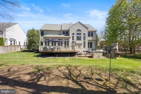 Exterior - 22579 Forest Manor Dr, Ashburn, VA 20148 photo 10 of 11
