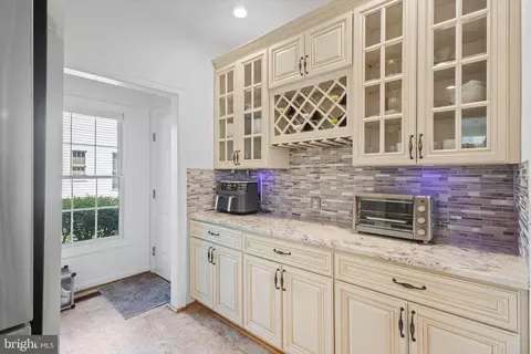 Kitchen - 22579 Forest Manor Dr, Ashburn, VA 20148 photo 6 of 7