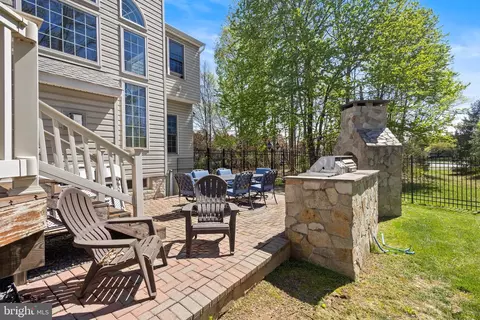 Exterior - 22579 Forest Manor Dr, Ashburn, VA 20148 photo 7 of 11