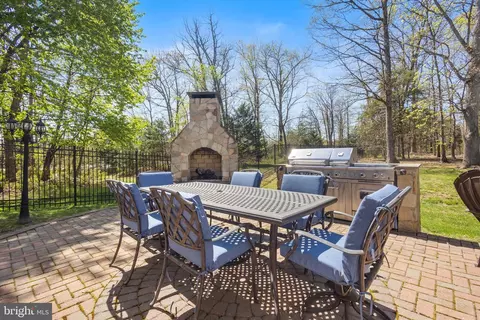Exterior - 22579 Forest Manor Dr, Ashburn, VA 20148 photo 5 of 11