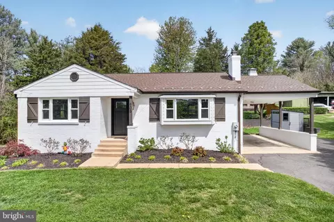 906 W Washington St, Middleburg, VA 20117