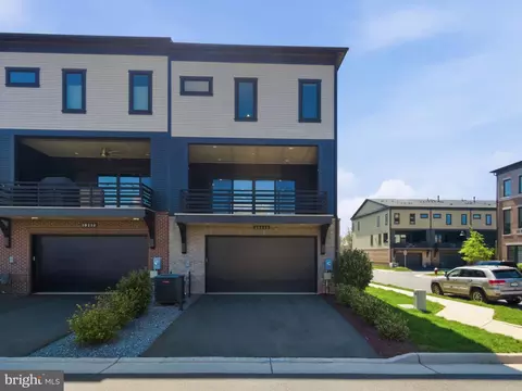 Exterior - 20230 Taft Ter, Ashburn, VA 20147 photo 4 of 4