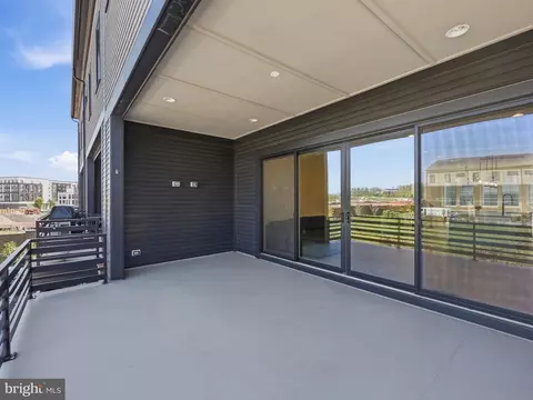 Exterior - 20230 Taft Ter, Ashburn, VA 20147 photo 3 of 4