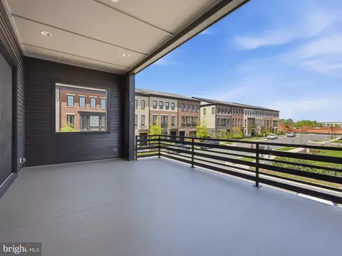Exterior - 20230 Taft Ter, Ashburn, VA 20147 photo 2 of 4