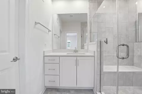 Bath - 20230 Taft Ter, Ashburn, VA 20147 photo 1 of 3