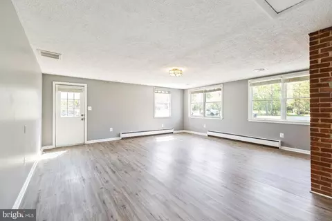 Living - 45448 Mallard St, Sterling, VA 20165 photo 6 of 7