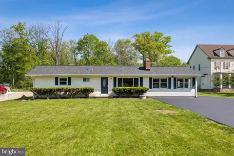 Exterior - 45448 Mallard St, Sterling, VA 20165 photo 1 of 2