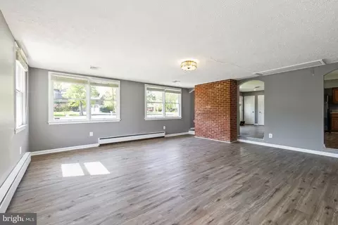 Living - 45448 Mallard St, Sterling, VA 20165 photo 4 of 7
