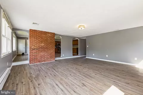 Living - 45448 Mallard St, Sterling, VA 20165 photo 5 of 7