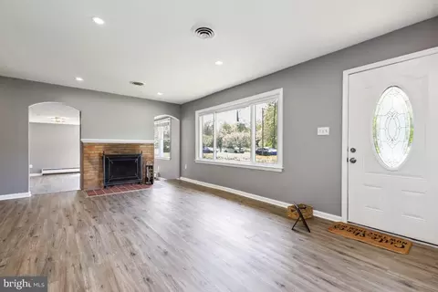 Living - 45448 Mallard St, Sterling, VA 20165 photo 7 of 7