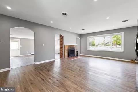 Living - 45448 Mallard St, Sterling, VA 20165 photo 3 of 7