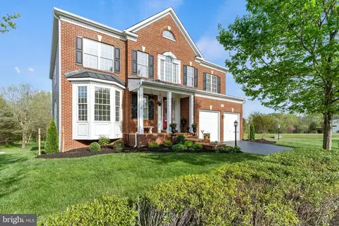 25758 S Village Dr, Chantilly, VA 20152